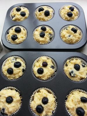 Golden Crumb-Topped Blueberry Muffins: A Sweet & Indulgent Treat
