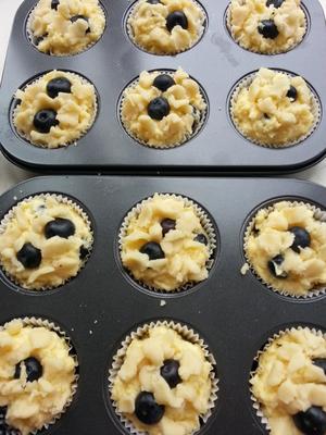 Golden Crumb-Topped Blueberry Muffins: A Sweet & Indulgent Treat