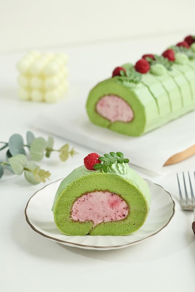 Raspberry Pistachio Cake Roll Recipe