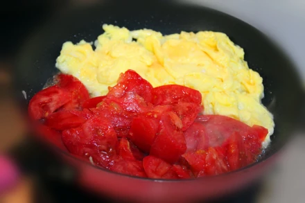 Scrambled Eggs with Tomatoes