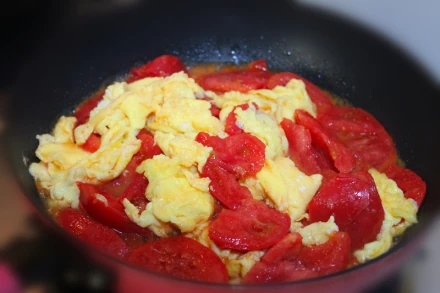 Scrambled Eggs with Tomatoes