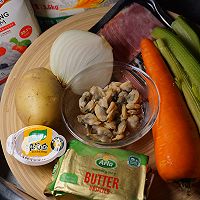 Rich and Satisfying Clam Chowder: A Creamy Delight